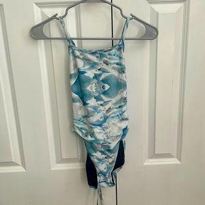 🚨JOLYN SWIM SUIT🚨 this was only worn a few times